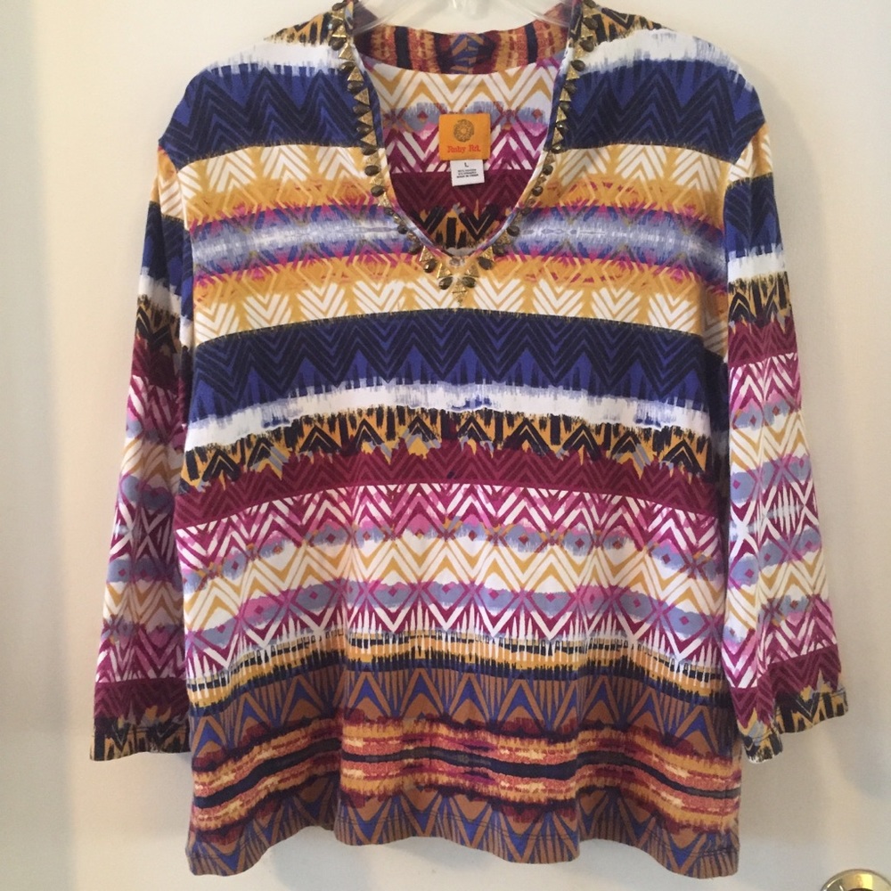 Ruby Rd V Neck Bold Tribal Print Shirt Size Large